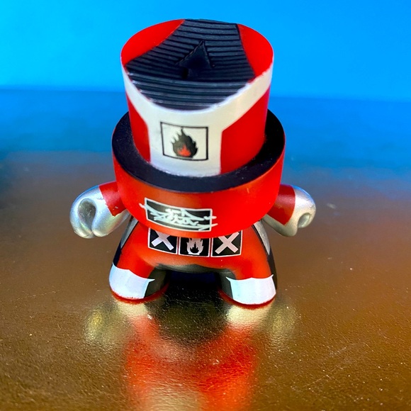 KIDROBOT FATCAP SERIES 1 ARTIST ZETA 2006 RED CHARACTER 2” - Picture 7 of 12